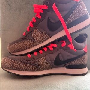 Nike gray/ taupe Sneakers with coral Accents